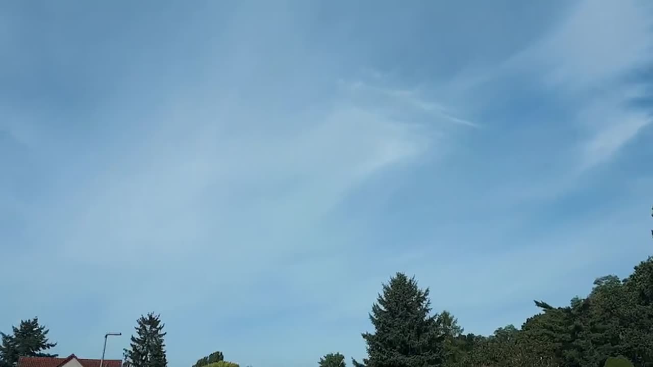 Himmel in Berlin am 2.10.2023 um 11:53 Uhr