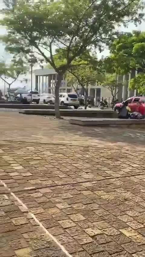El parqueo en Neomundo se está saliendo de control