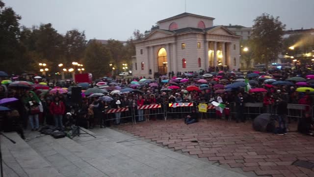 Mads Palsvig tale ved demonstration i Milano