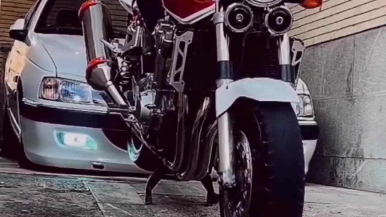 CB1300
