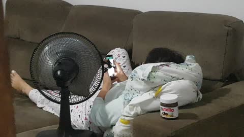 Hands-Free Snacking