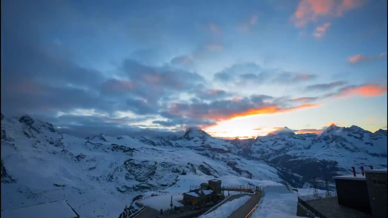 The white snow is undoubtedly the most beautiful scenery photo