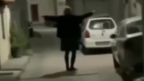 Face reveal of serabian dancing lady