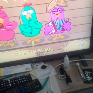 a galinha pintadinha cantamdo