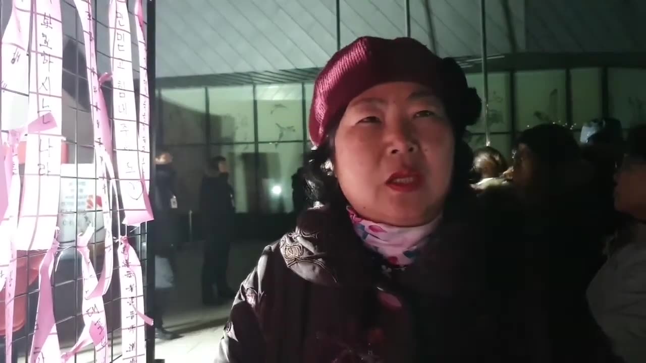 20191201_V3_S02(wimH6cVvIOw)긴박하게 전개되는 청와대앞에서 고대 교우트루스포럼 회장과 냉담중인 한 어머님