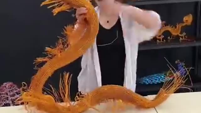 Amazing Craftswoman makes a Big Wires Dragon