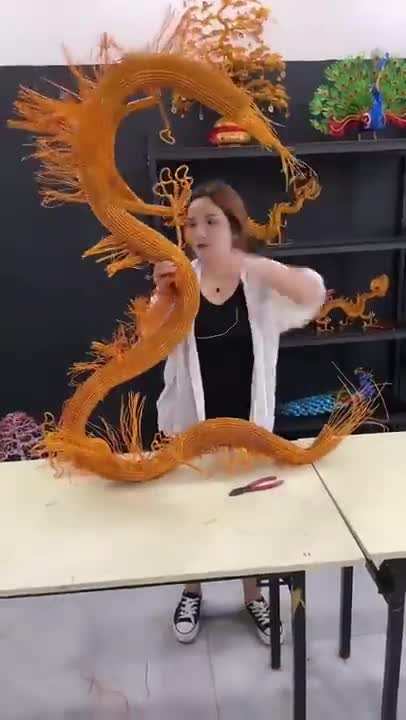 Amazing Craftswoman makes a Big Wires Dragon