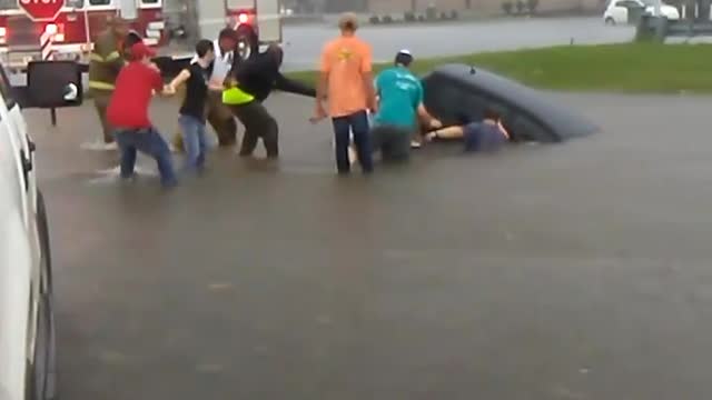 Men Rescue Woman From Car After Flash Flood