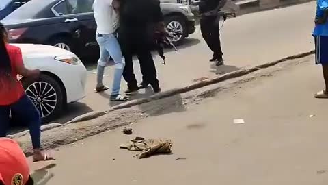 Civilian and police officer gets into a heated argument