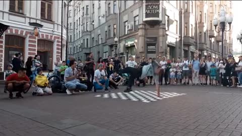 The wonderful street performances, the street dancers.Part 1