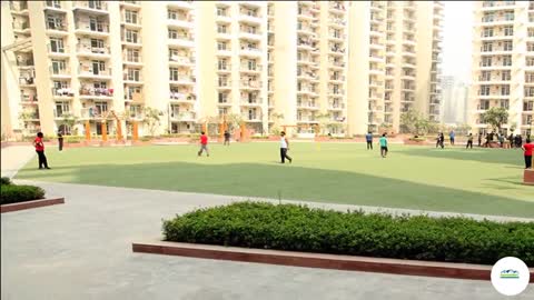 Gaur City 1st avenue Ready to Move 2 BHK