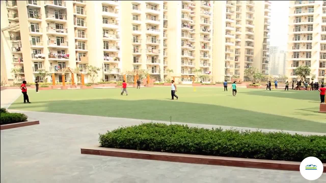 Gaur City 1st avenue Ready to Move 2 BHK