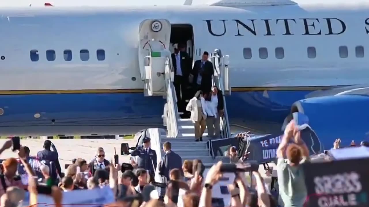 Kamala Harris is so Popular!