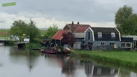 Police shooting at armed robbers fleeing in Netherlands must watch