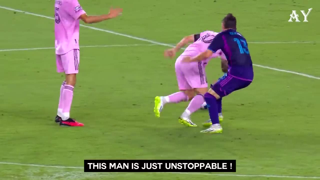 Lionel Messi UNBELIEVABLE Moments