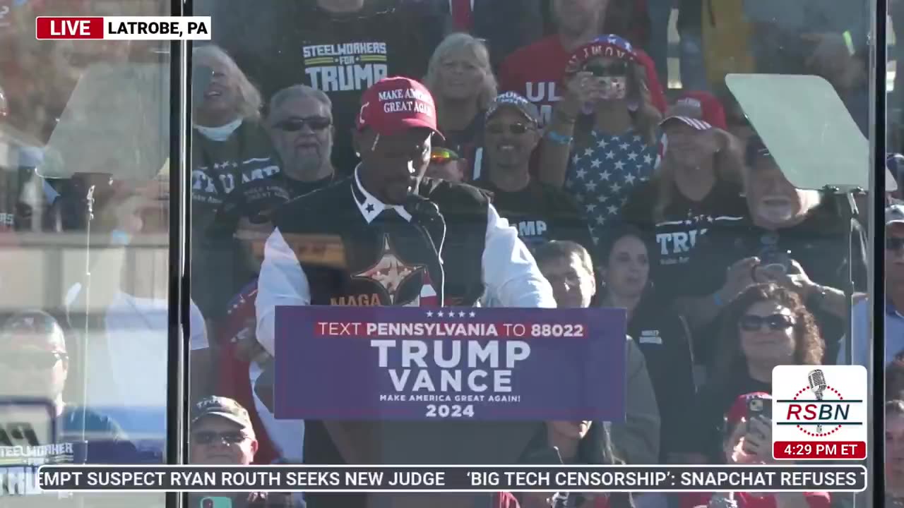 breaking: Former NFL superstar Antonio Brown speaks at Trump’s rally in Pennsylvania.