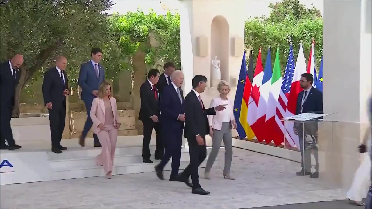 Joe Biden in a perpetual state of confusion at the G7