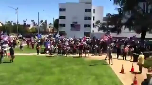 BLM & Antifa Riots 2020 - 2020-08-09-17-05-42-Beverly-Hills-yesterday.mp4