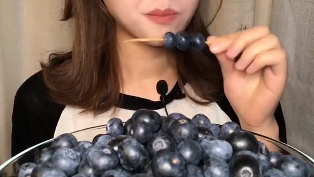 Yummy Food Chinses Girl