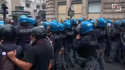 Demonstrators Clash With Police in Rome During Protest Against COVID-19 Vaccine Mandate