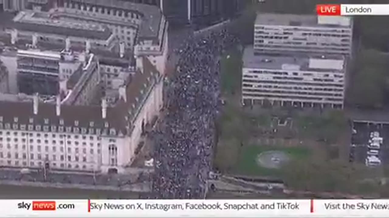 More than 100 000 anti-Israel protesters gathering in London