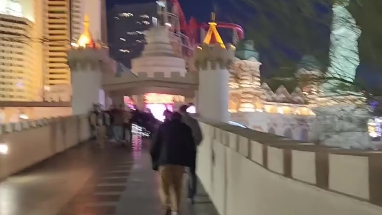 Walking🚶‍♂️ the #LasVegas Strip