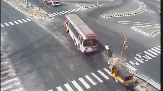 Accident live Janakipuram Car Busavi_480p