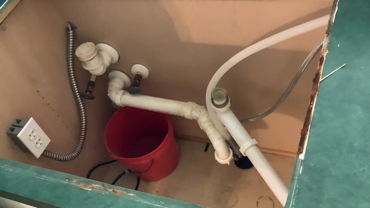 Blasian Babies DaDa Replaced The Kitchen Sink, Faucet, & Shower Cartridge In Spring Break 2024 House