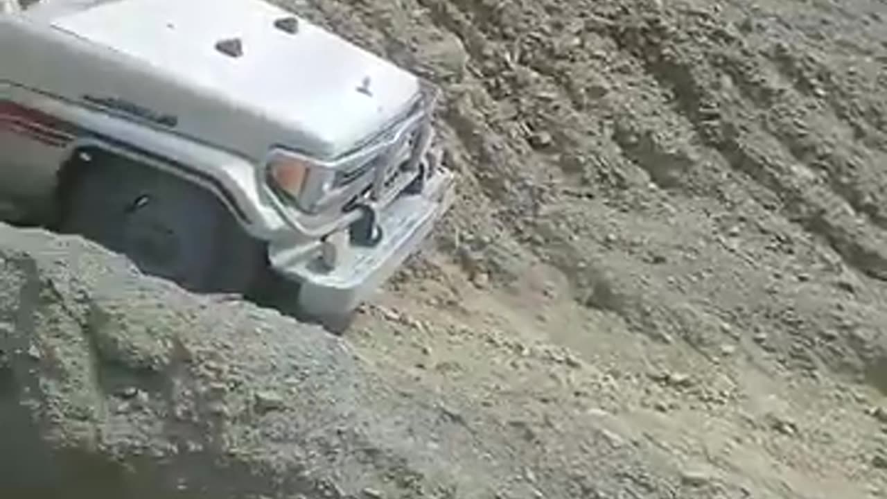 The most dangerous roads for Land Cruiser drivers Baluchistan border