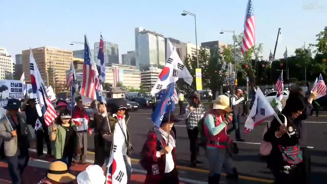 20190517_V3_S04(4PTmi0A-JcY)광화문 태극기 광장에 베이스켐프 텐트를 처음 설치하고 한마음으로