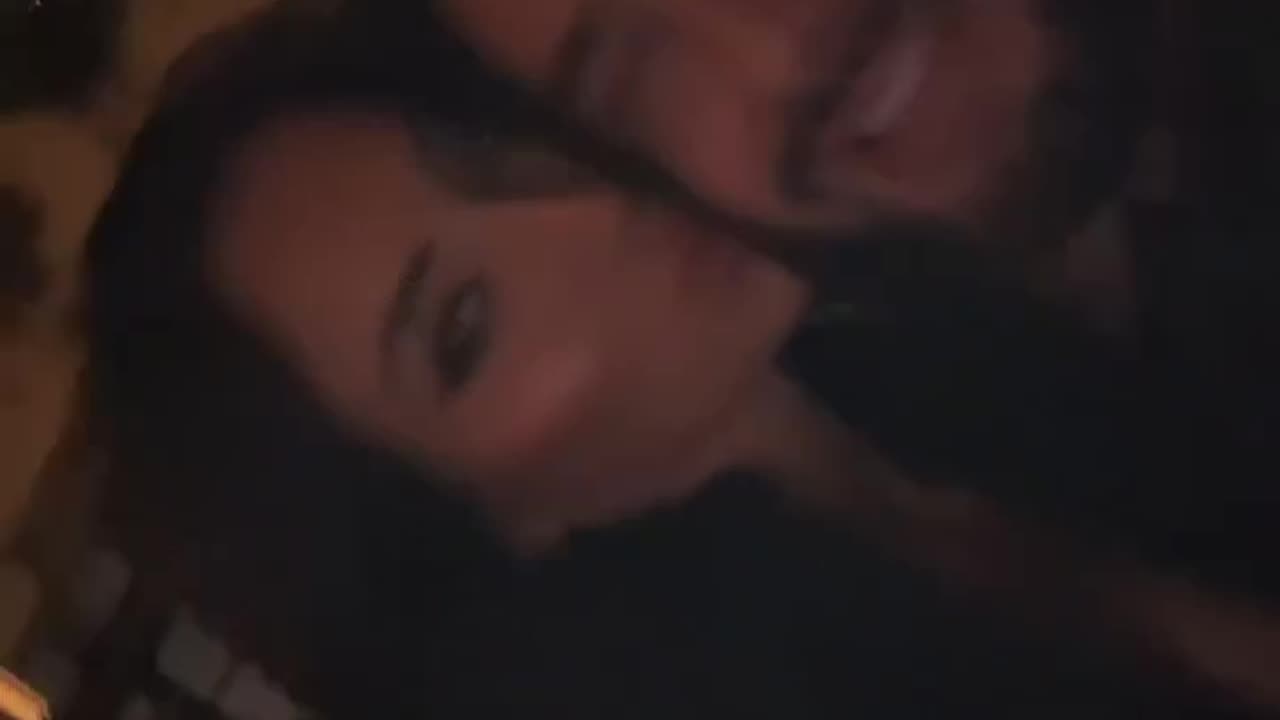Publikohet video e Robertit dhe të dashurës së tij të re ne momente intime