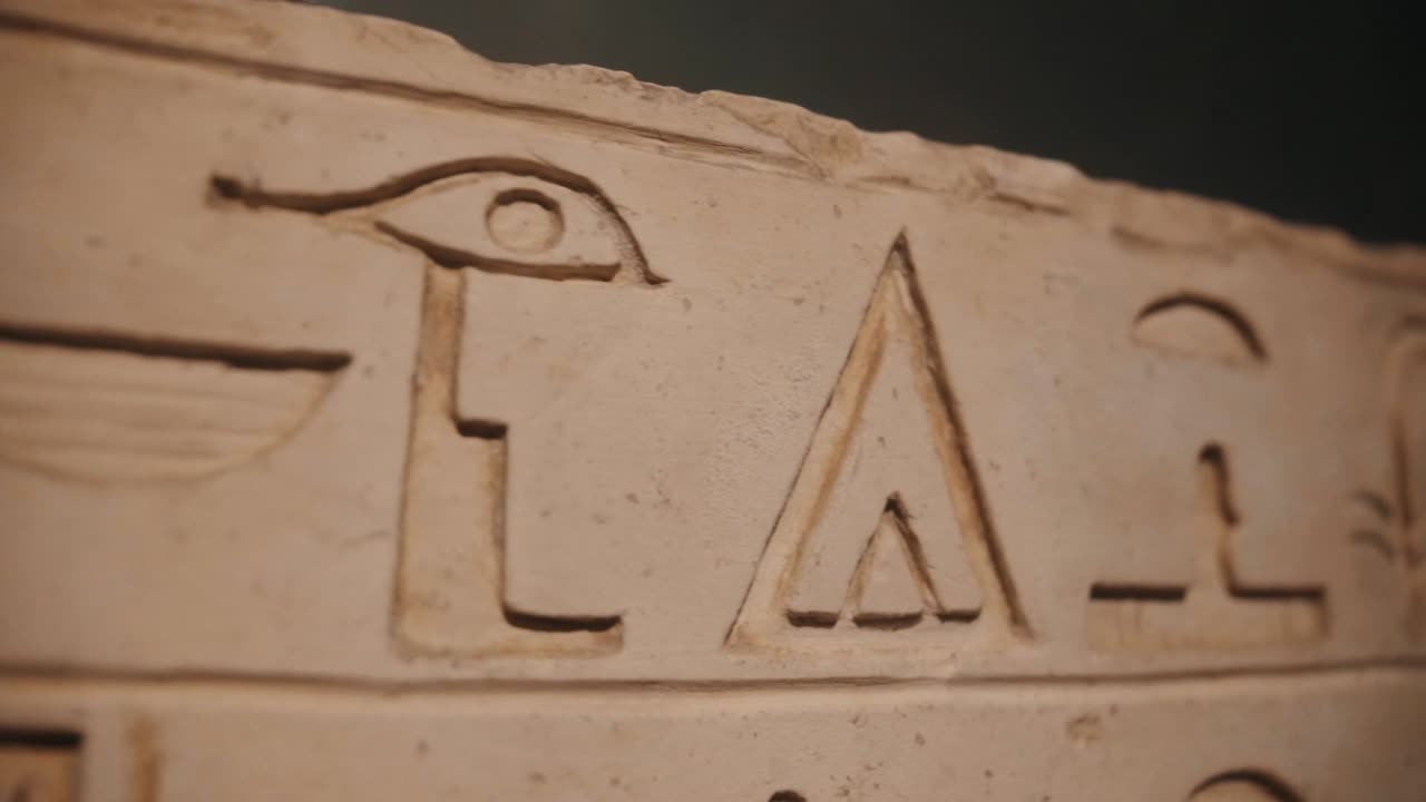 The art of carving the ancient Egyptians on the stone