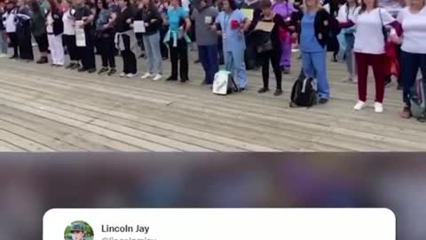 Québec, Canada: migliaia di lavoratori protestano contro l'obbligo vaccinale.