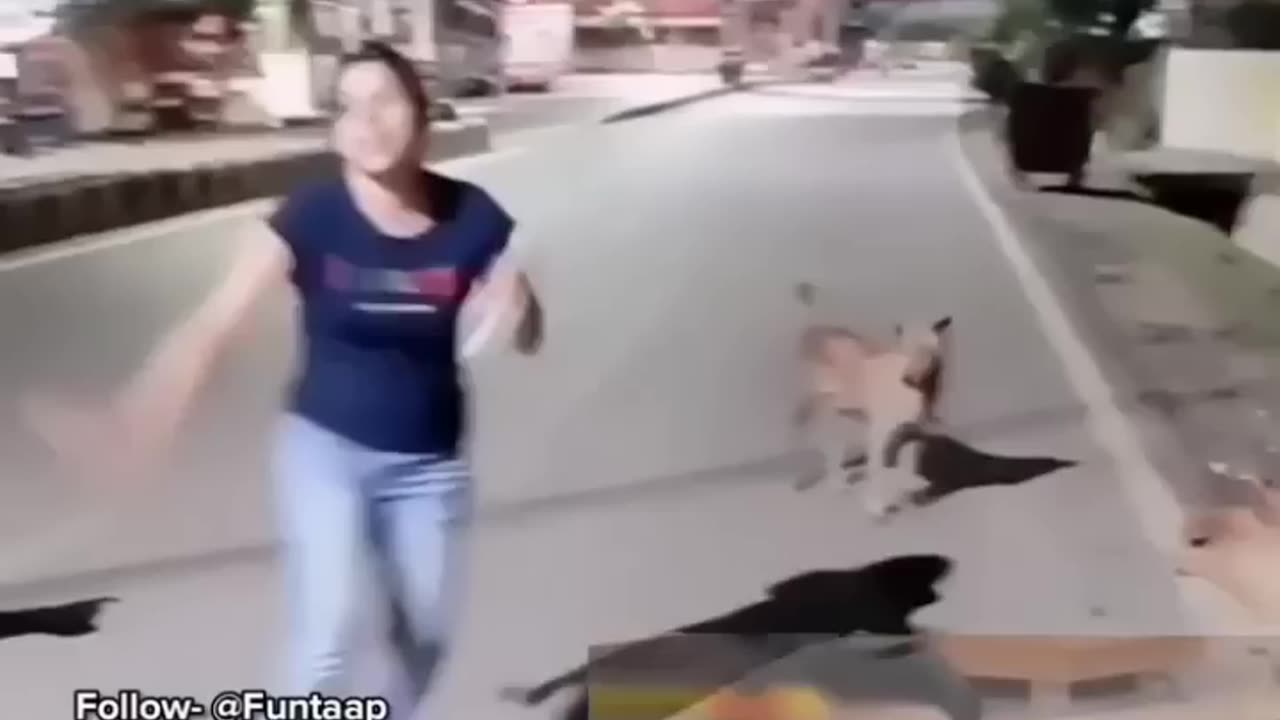 Basanti👧 in kutto 🐕ke samne mat nachna 💃😅👌🤣