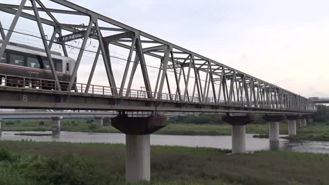 Romance Cars on the bridge