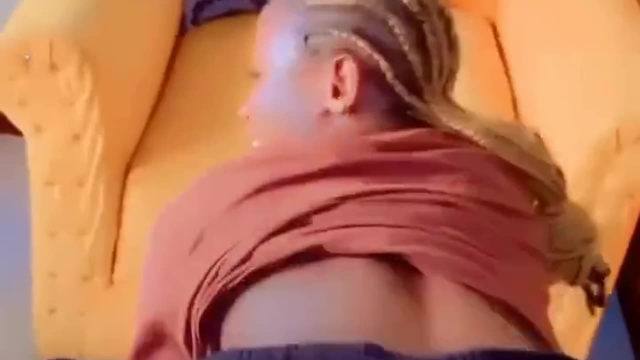 She makes twerking looks easy.