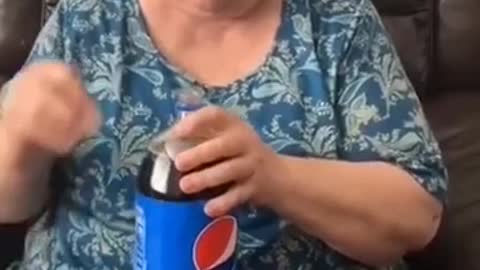 Funny video - Aunty's Experiment with Pepsi