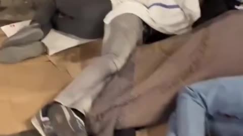 EE.UU | Una mujer muestra la situación en las calles de Manhattan