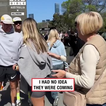 Parents fly to Melbourne to watch daughter run her first marathon 🏃‍♀️🥺