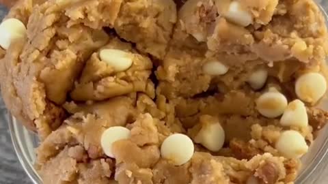 A simple dessert made from flour with peanut butter and cookies