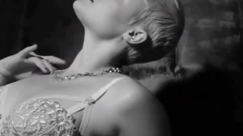 Stefania | Moments of Burlesque