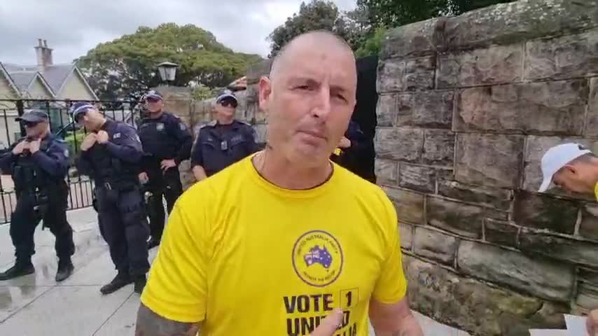 Australia: Protester outlines corruption in Ukraine