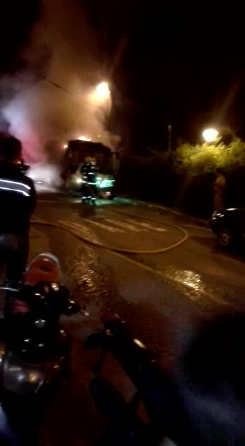 Bomberos atendieron incendio en bus