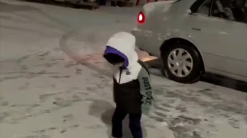 This snow fall is delightful here in Boston USA 🇺🇸