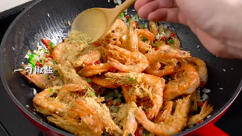 On the Lantern Festival, I made a smooth egg soup and salt and pepper shrimp at home