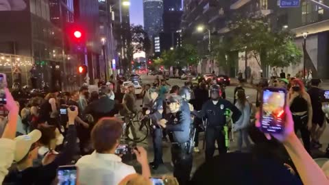 #Antifa surround LAPD officers at the pro-abortion protest, leading to violence.