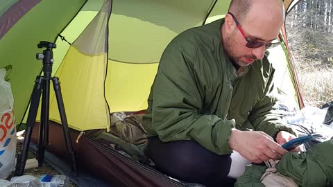 Vlog in the tent. Blooper. Got distracted