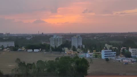 Time-lapse - Sun sets in the horizon