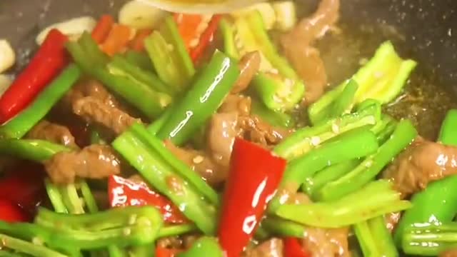 Follow me to learn how to make fried beef with green pepper, and the meal is delicious