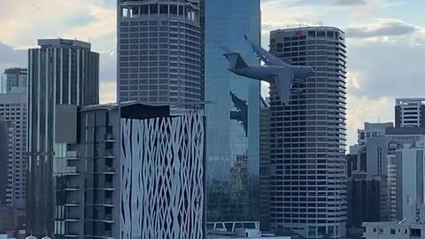 Low Flyby of a C-17 over Brisbane ✈️